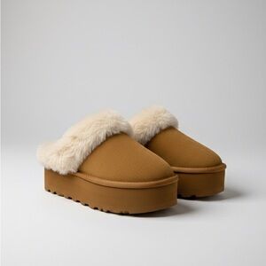 Women's Tan Faux Fur Lined Slippers